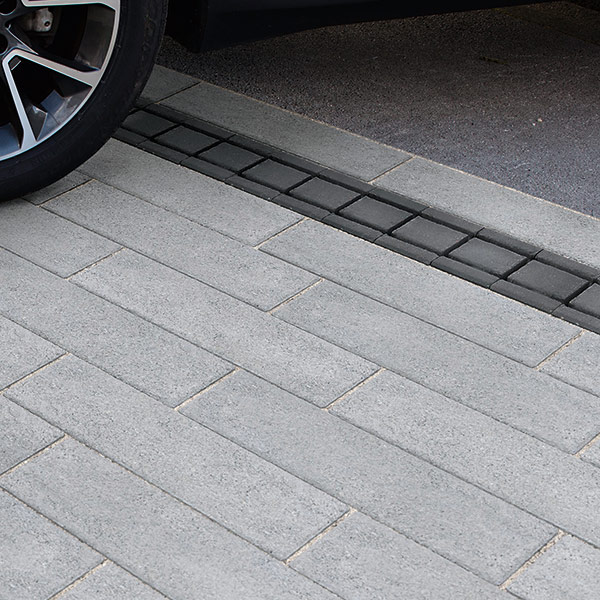 photo example of driveway with integrated drainage system from Marshalls